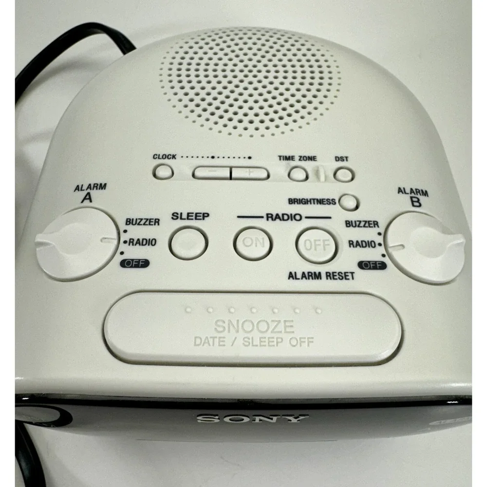 Sony Dream Machine Dual Alarm Clock Radio Model ICF-C318 AM/FM  - White TESTED
